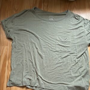 American Eagle t shirt